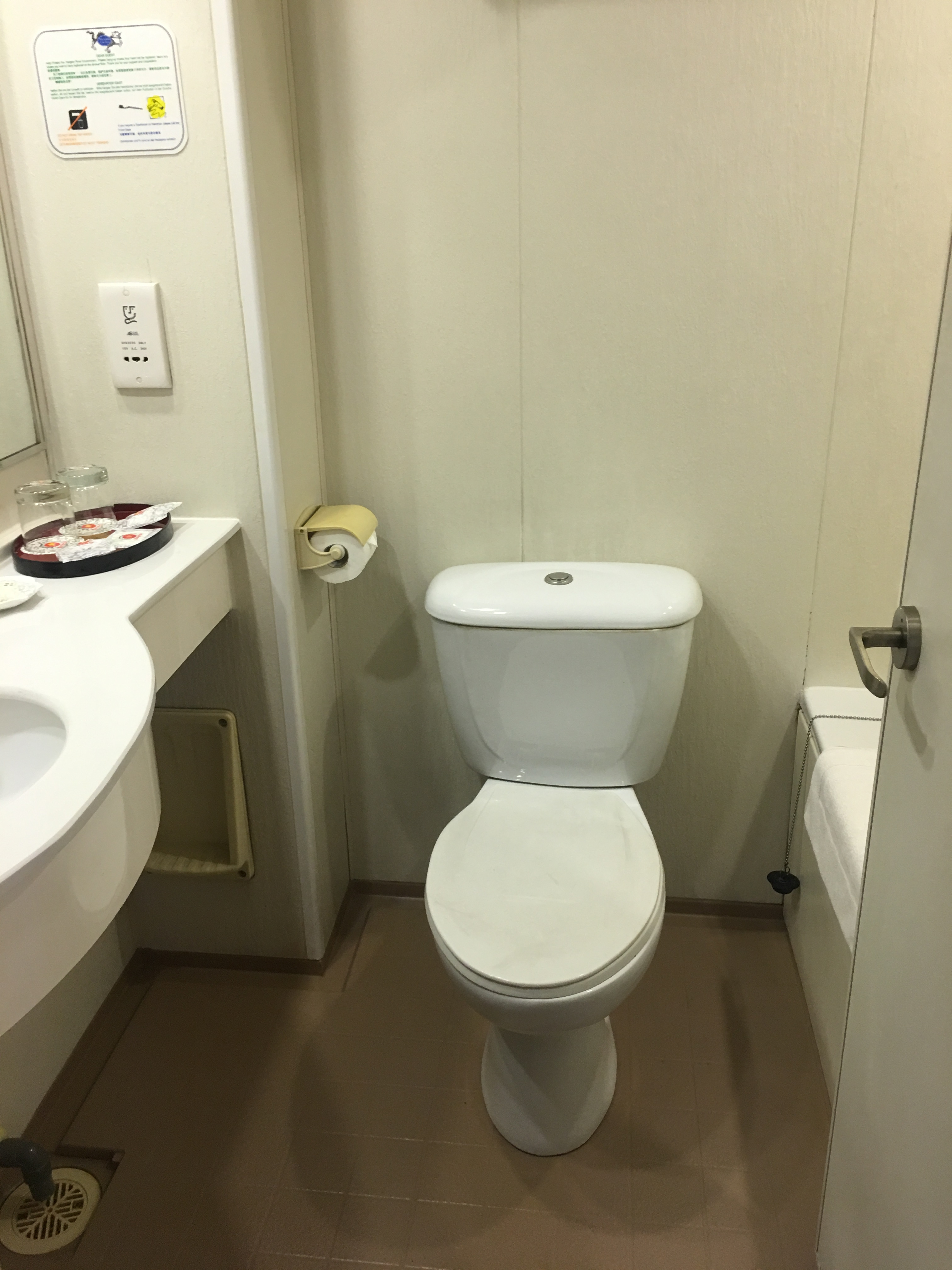 Victoria Cruises号トイレ