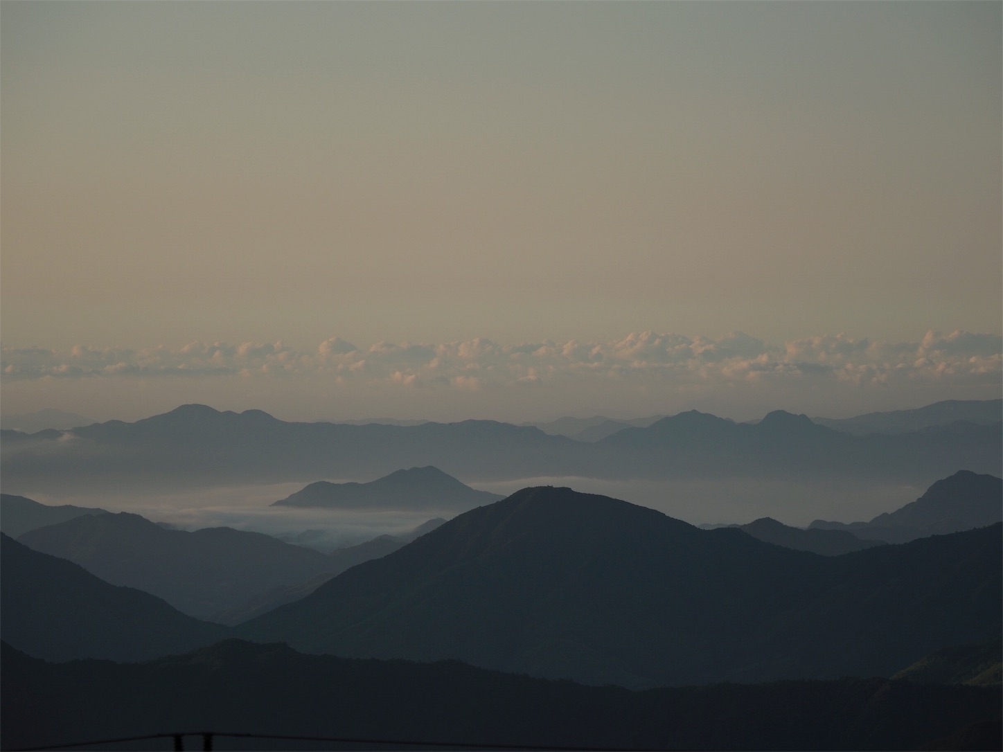 遠くの雲海