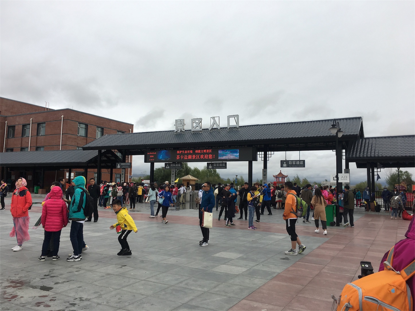 茶卡塩湖 チャーカー塩湖 の景色 やはり天気は曇り 中国西北一網打尽旅行 16 異邦人になってみた 上海生活写真ブログ