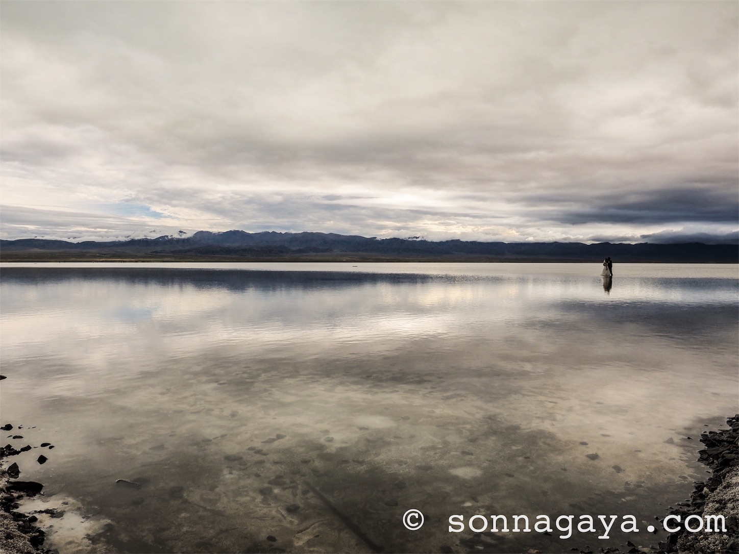 チャーカー塩湖・二人