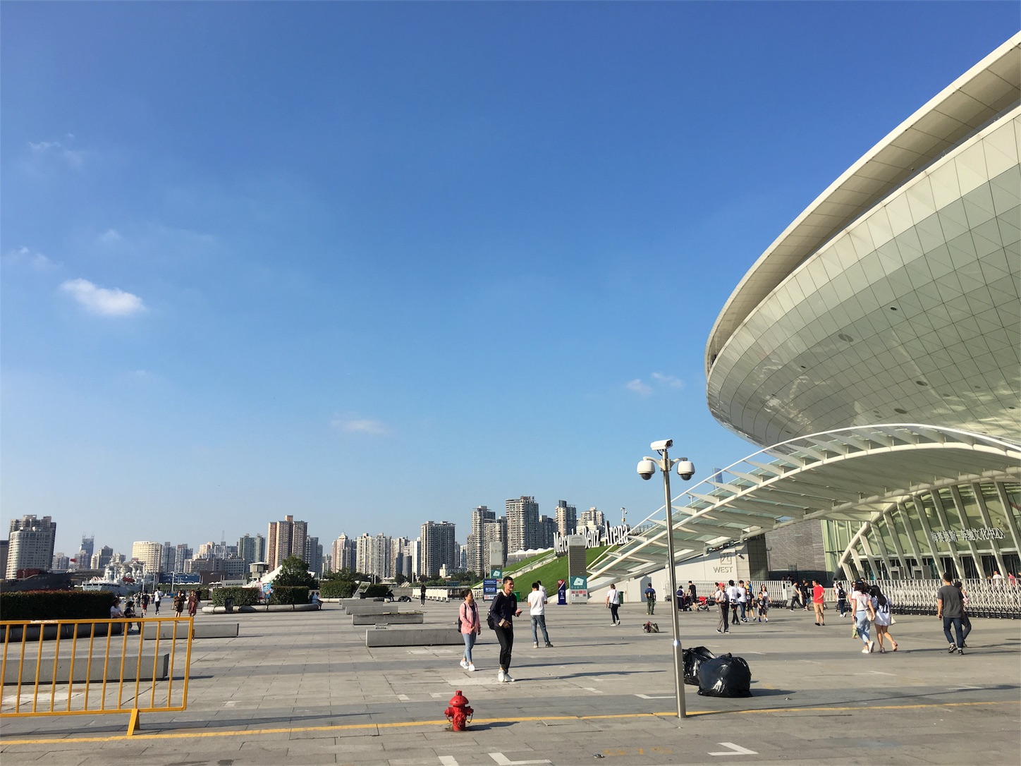 ベンツ館と向こう岸