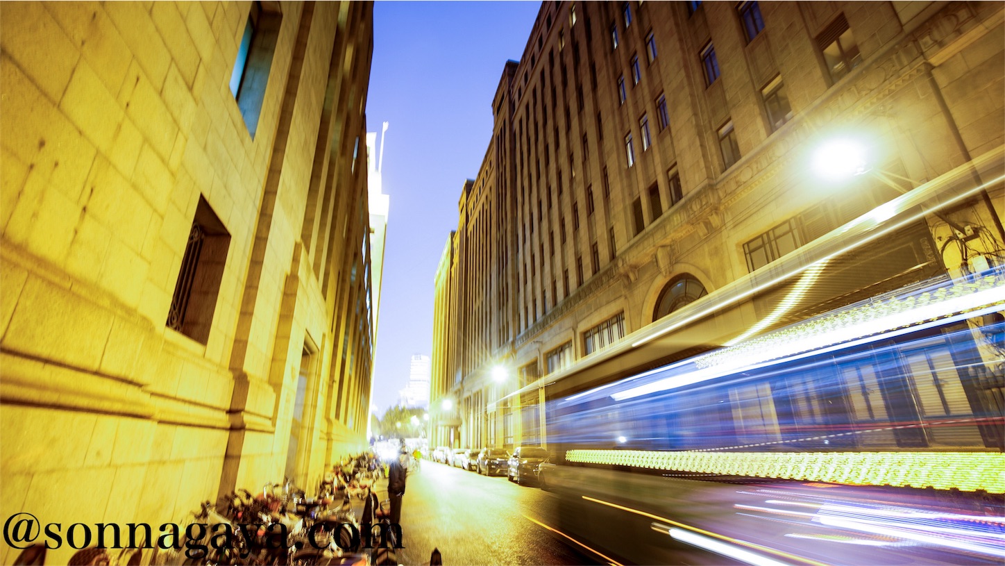 和平ホテル裏口