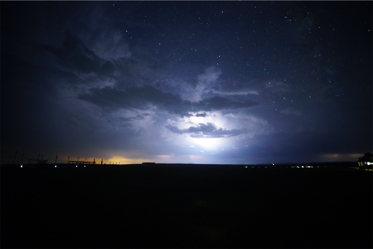 雷の中夜空