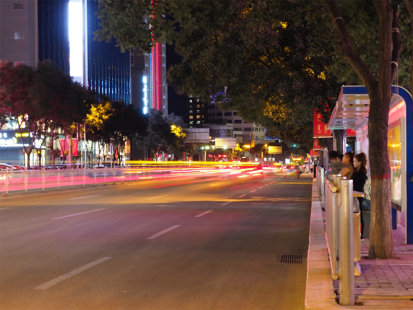 フフホト夜の繁華街