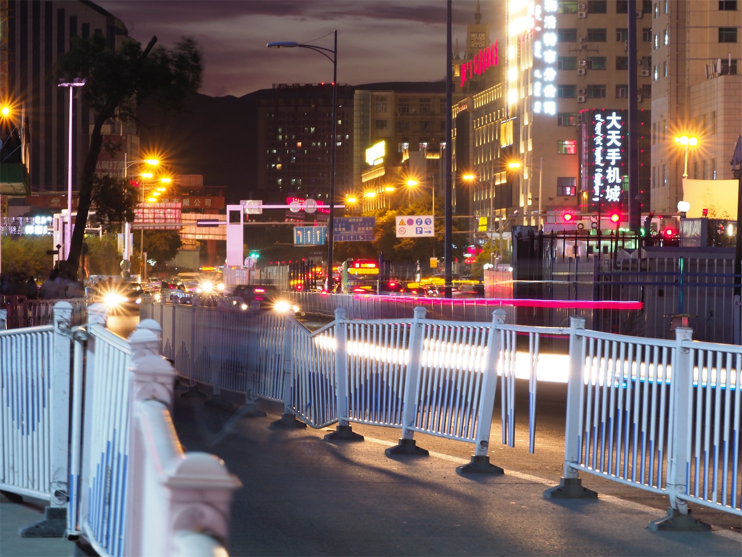 フフホト夜の繁華街
