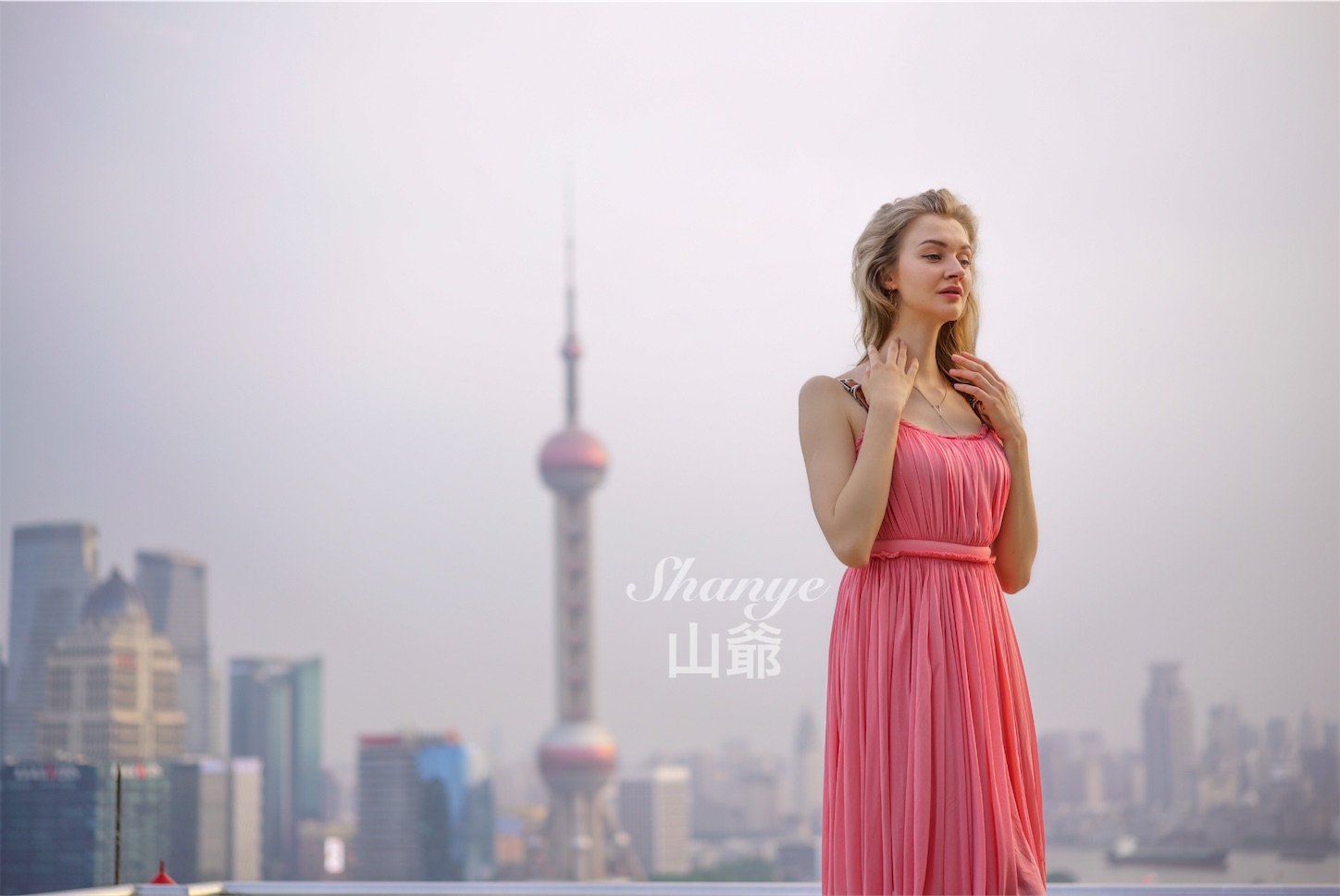上海の風景でポートレート