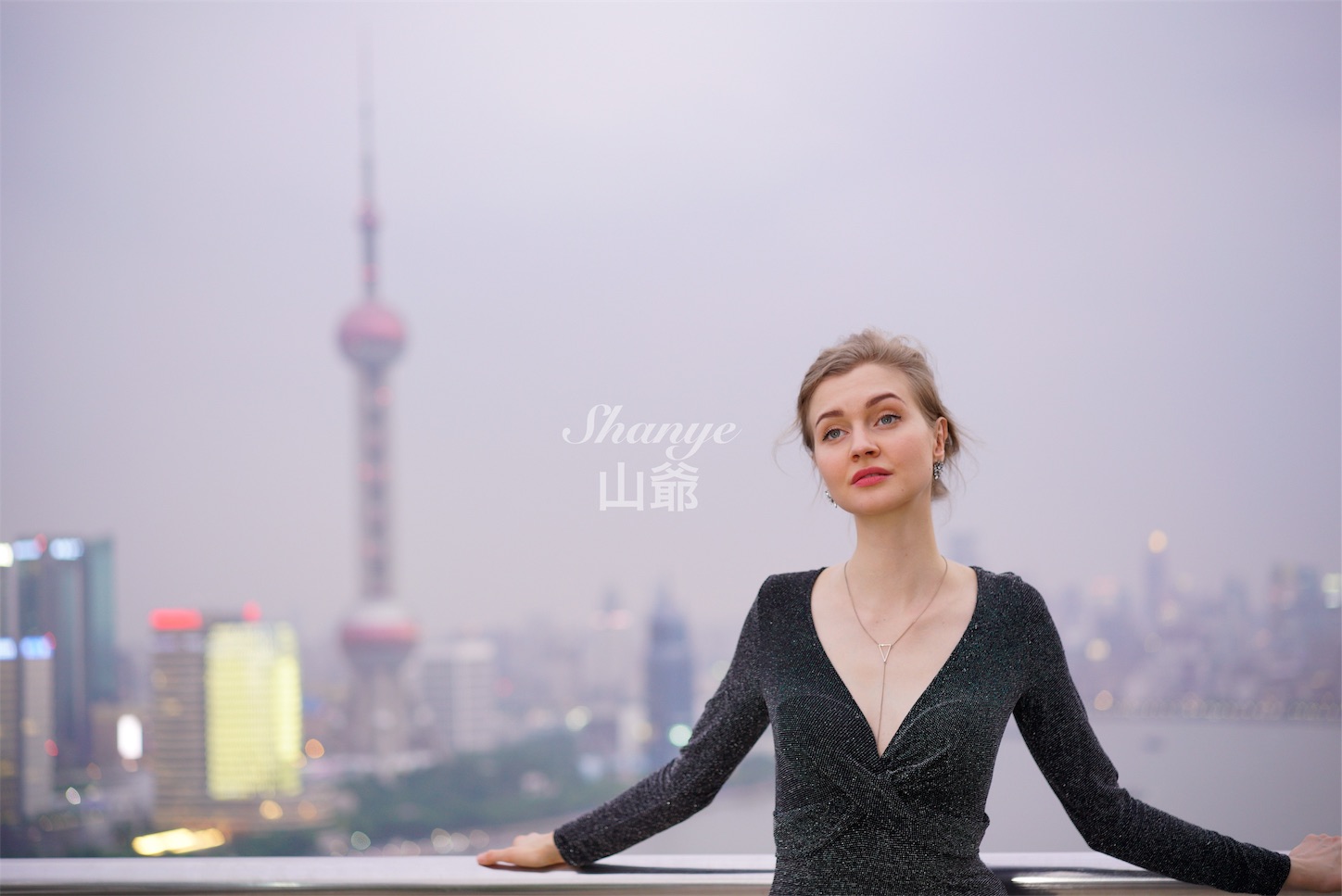 上海の風景でポートレート夜景前