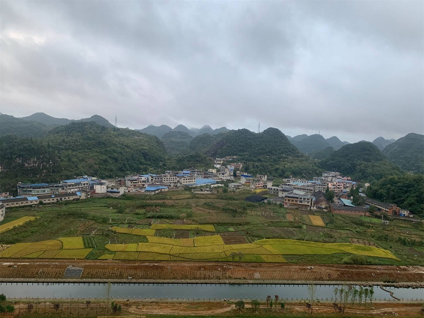 最後の秘境貴州省旅行5日間安順半山酒店ホテルからの景色