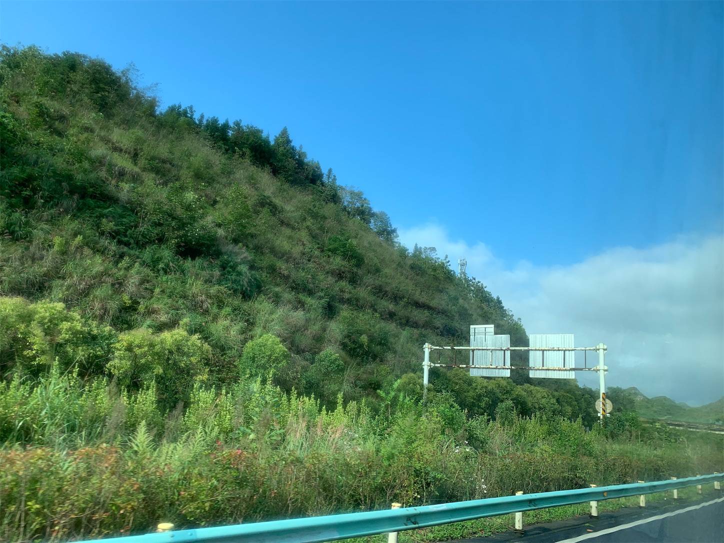 貴州省旅行5日間,安順から興義までのバスの車窓から７