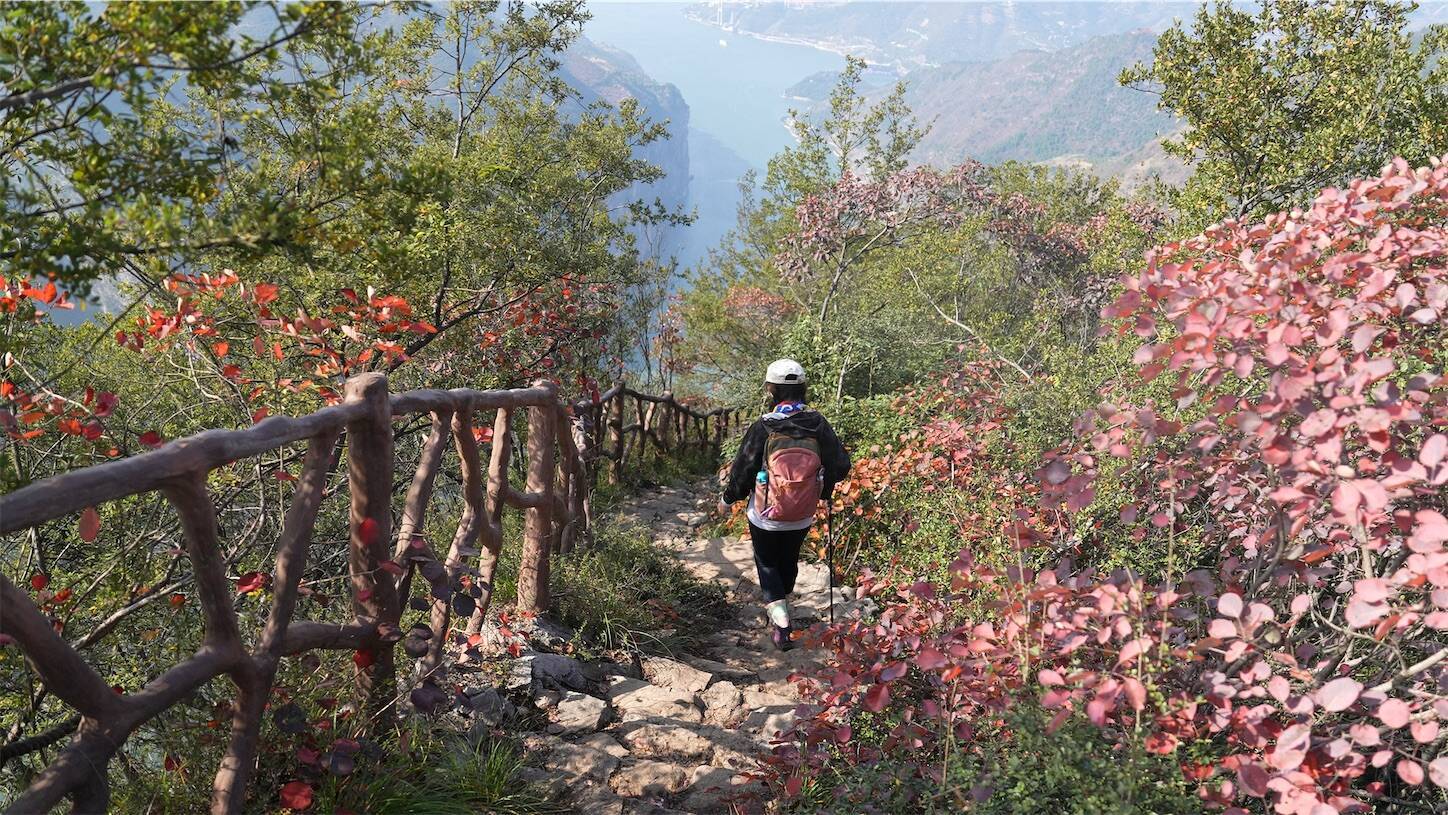 三峡之嶺景区危石鳥道