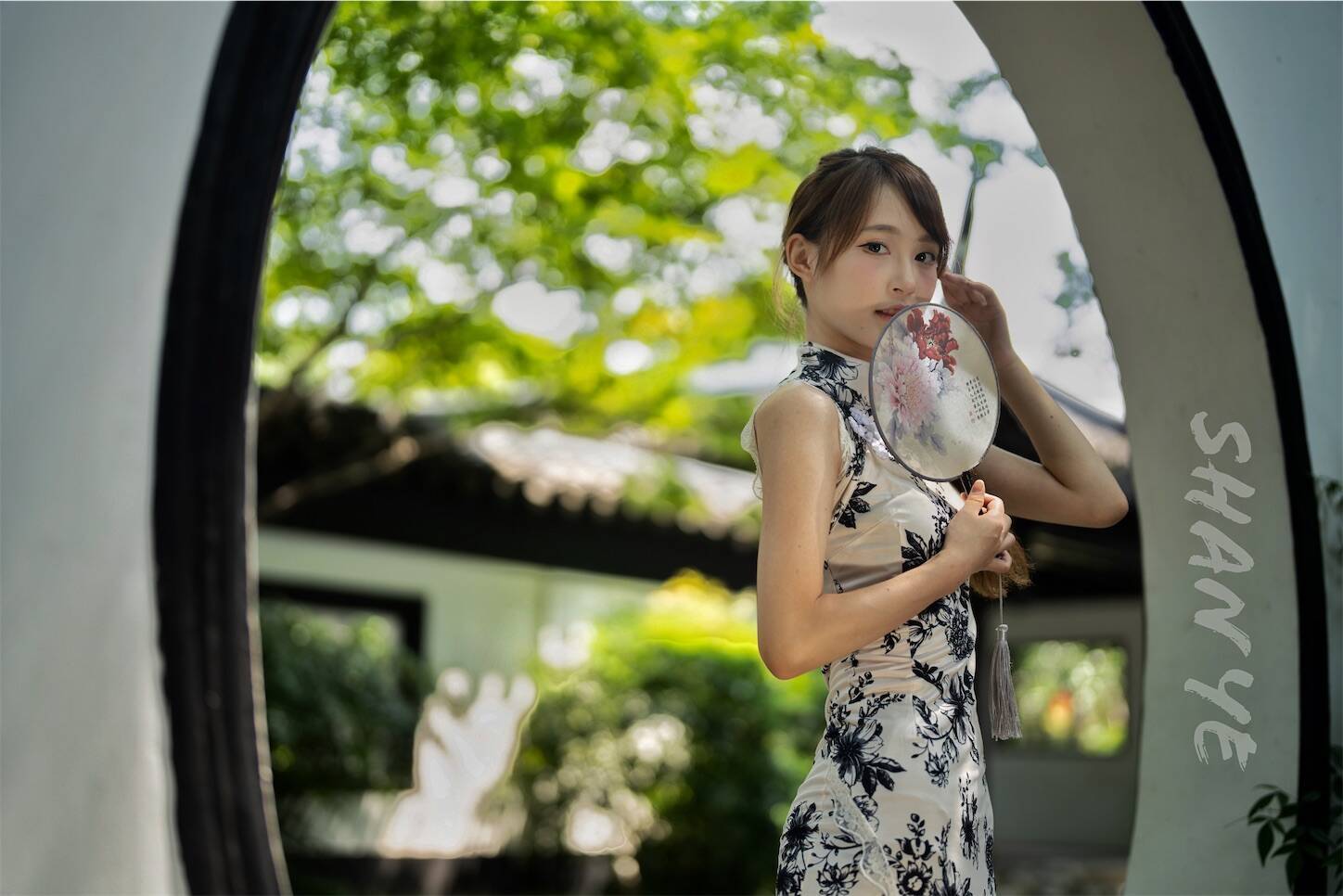 中国青花瓷旗袍ポートレート写真