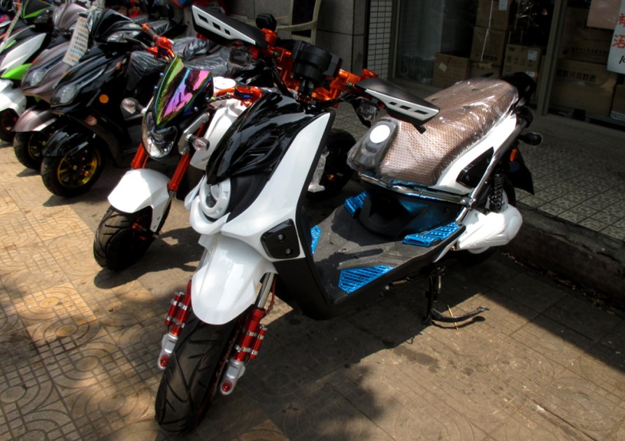 中国製の電動バイクです。(SAiGEバイク)