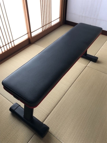筋トレで使っているダンベルとあると便利なフラットベンチ!