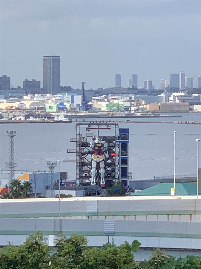 たぶんガンダム像 たぶんガンダム像