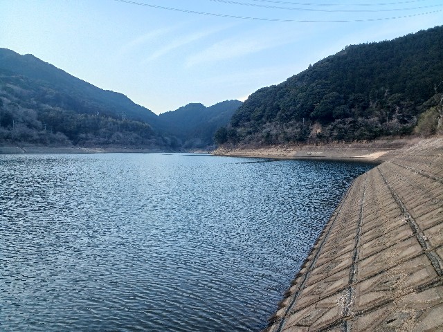 南畑ダムの下流側を望む