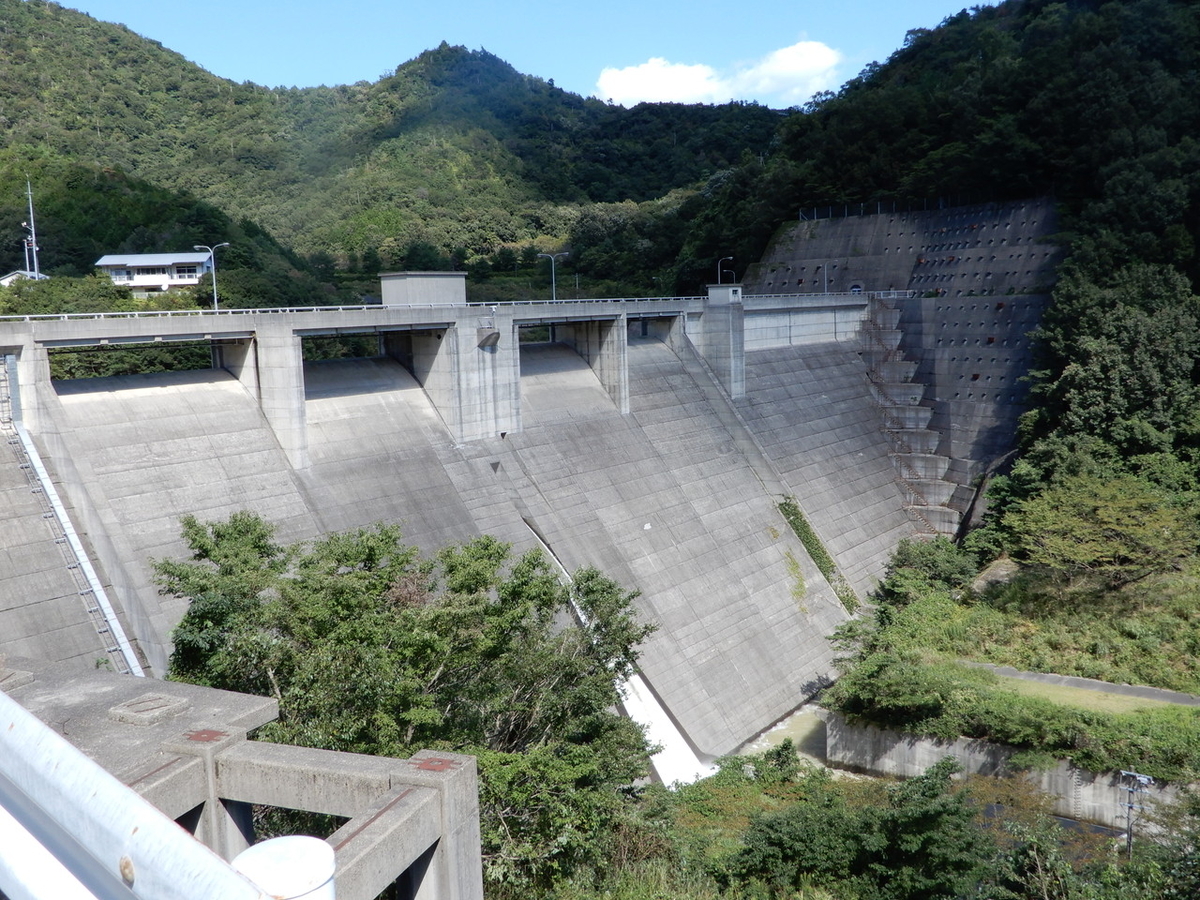 千足ダム