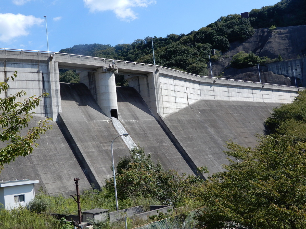 粟地ダム