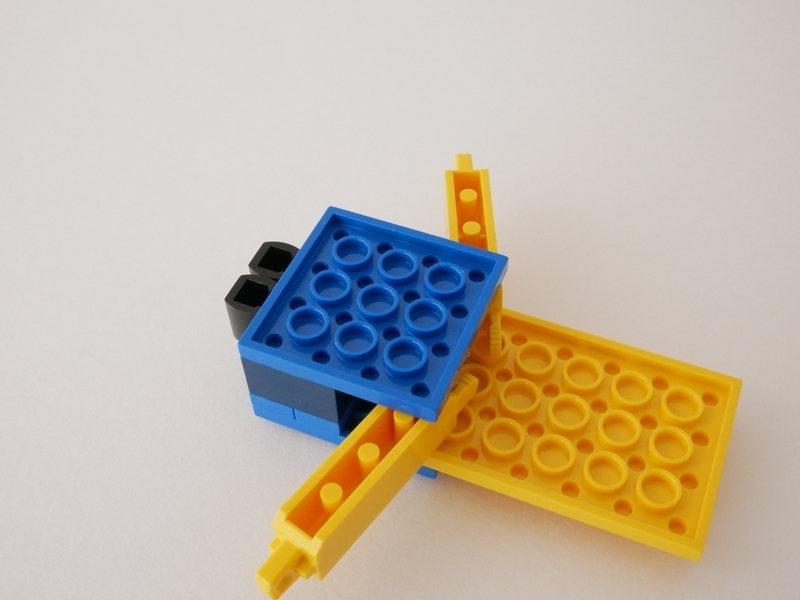 レゴ：ミニオンズ風キャラの作り方 LEGOクラシック10698だけで作ったよ
