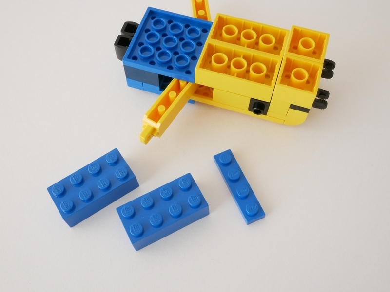 レゴ：ミニオンズ風キャラの作り方 LEGOクラシック10698だけで作ったよ