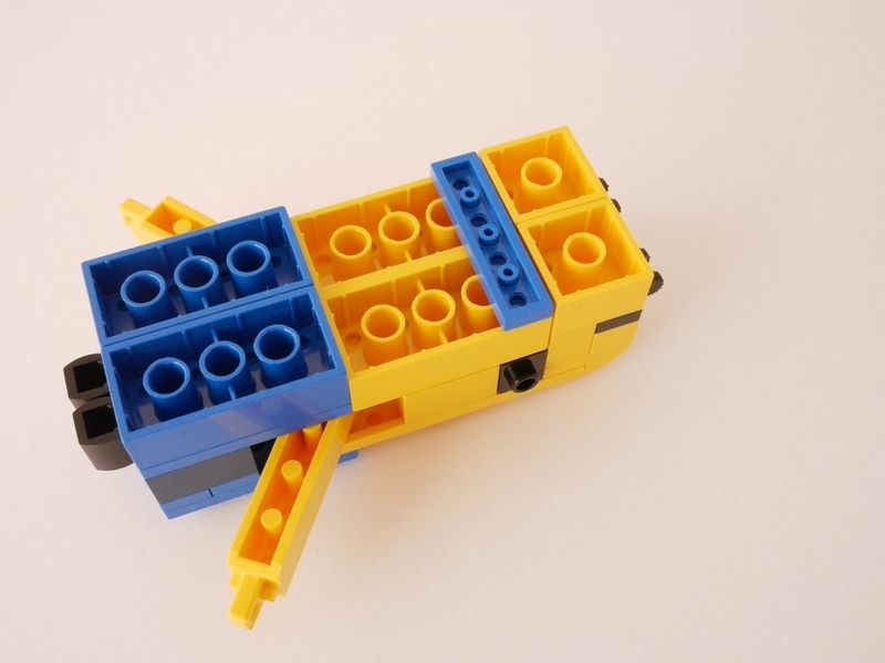 レゴ：ミニオンズ風キャラの作り方 LEGOクラシック10698だけで作ったよ