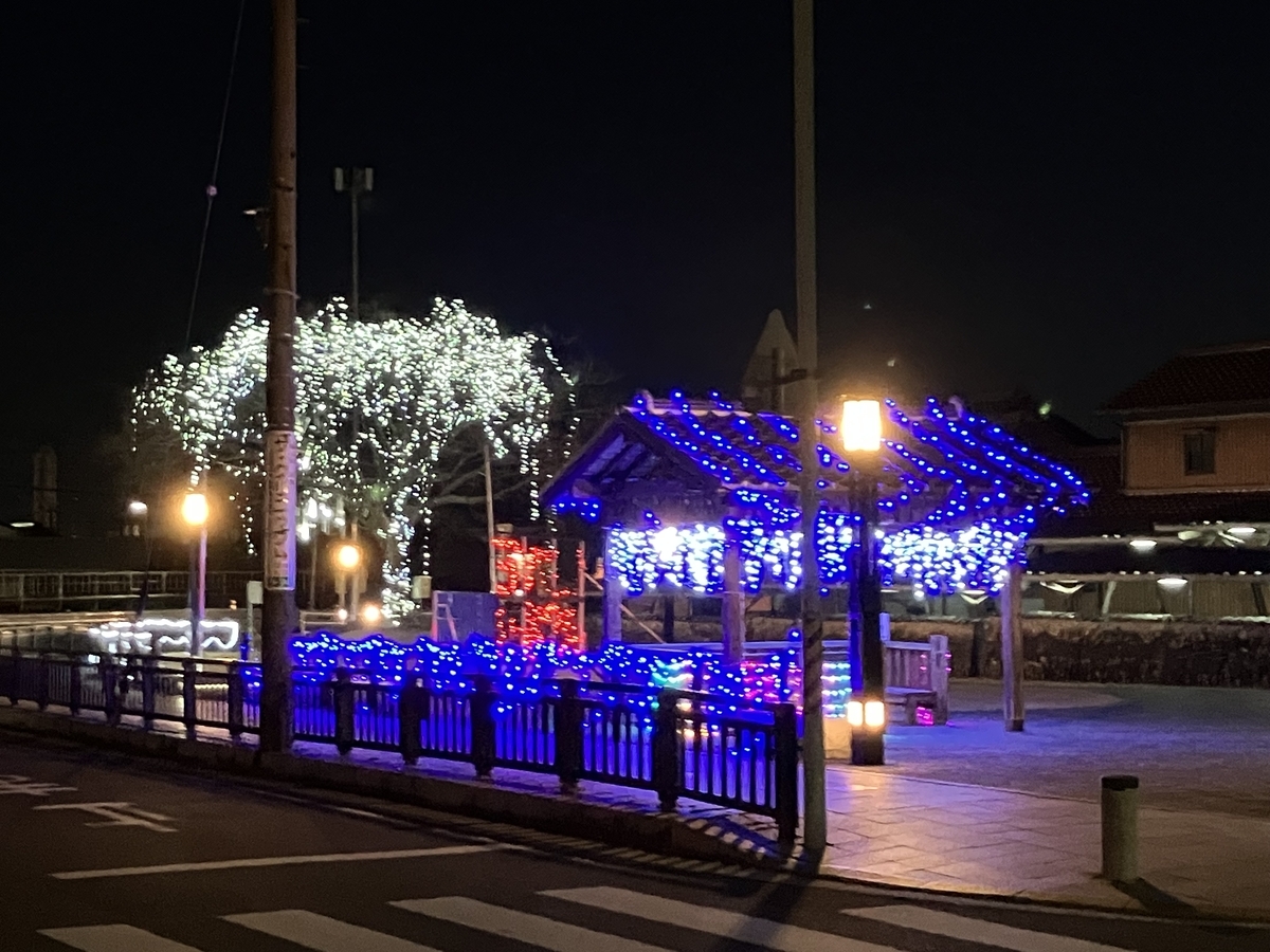 近鉄伊勢朝日駅前のライトアップ