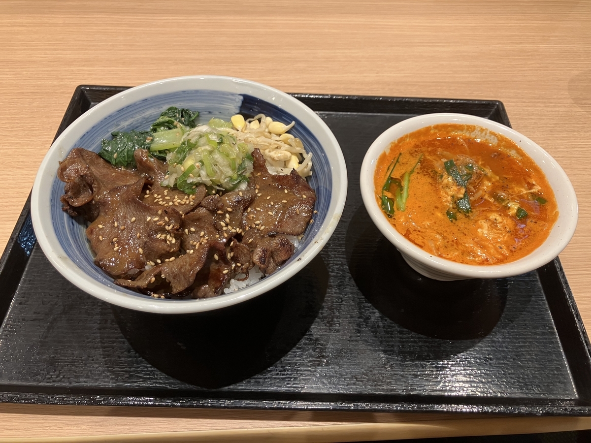 ねぎ塩牛タン丼とユッケじゃん