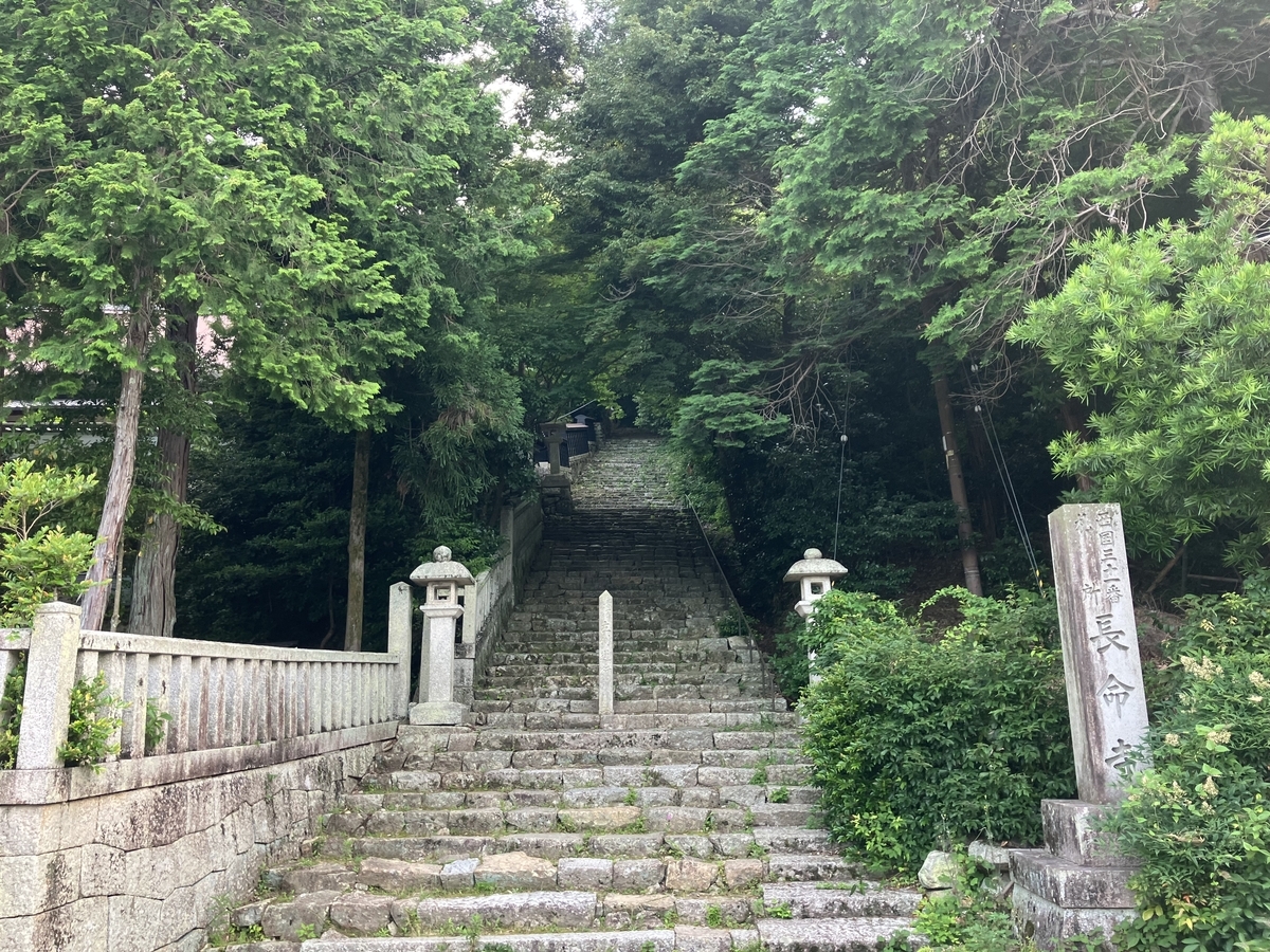 長命寺の階段