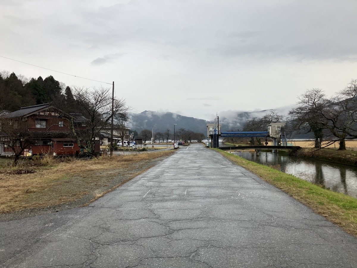 余呉湖の側道２