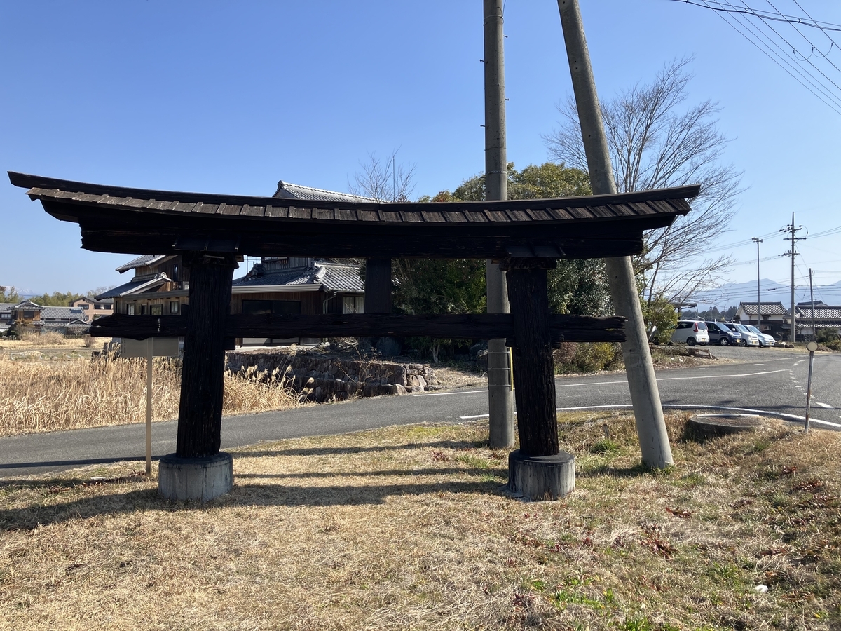 黒鳥居