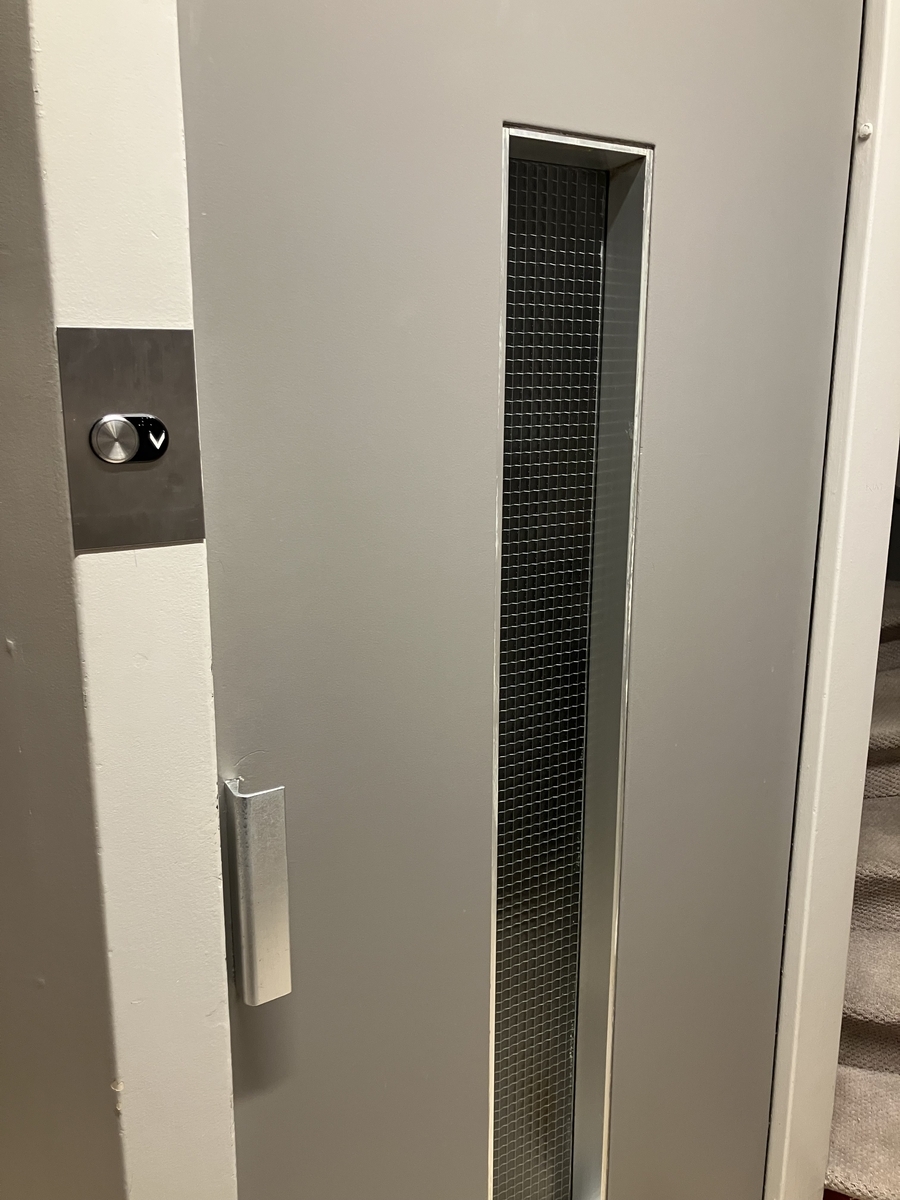 ホテルのエレベーター
