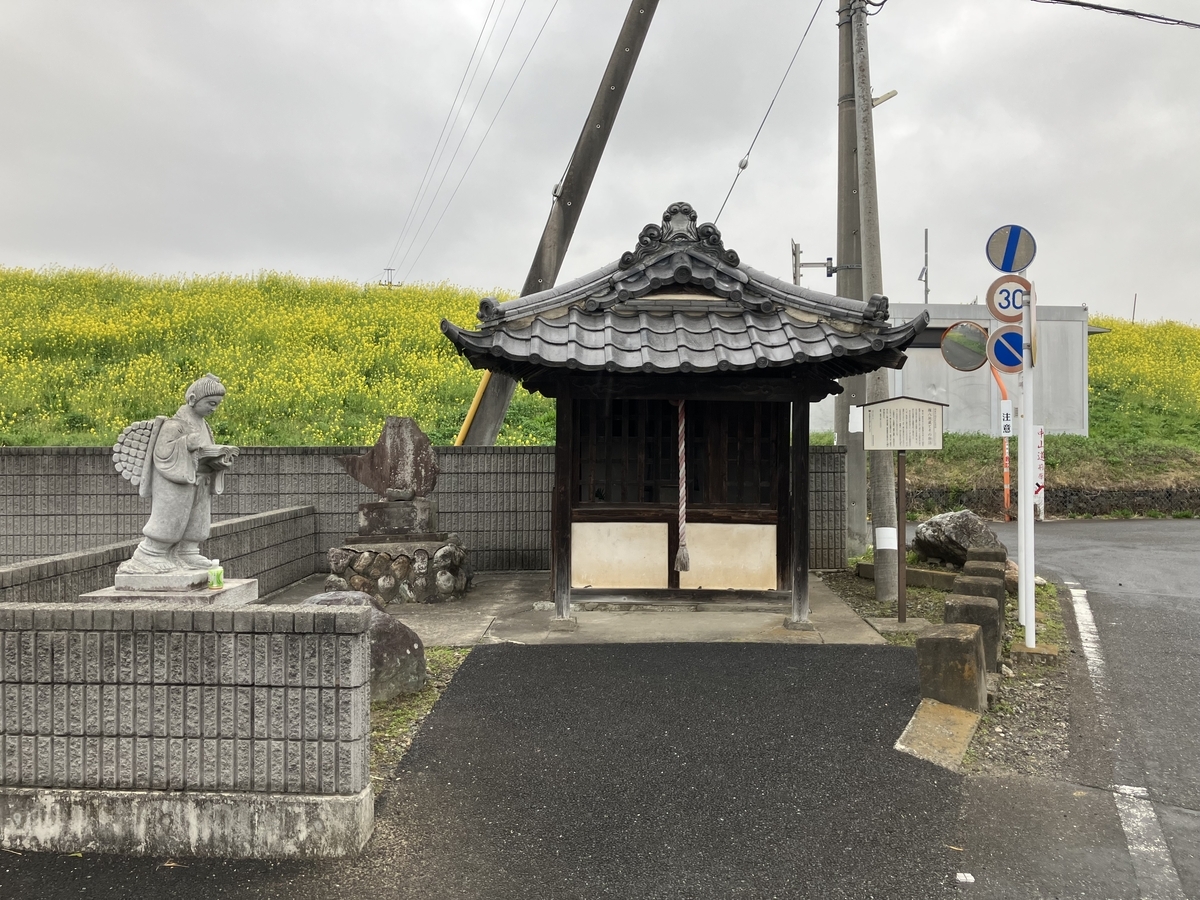 河川敷前