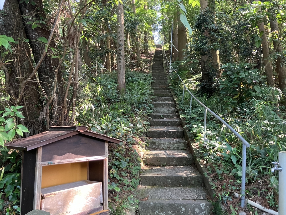 雨宮神社鳥居の階段