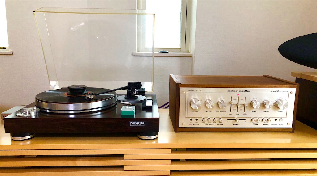 Marantzの古いアンプにはウッドケースがよく似合う - Sound & Silence