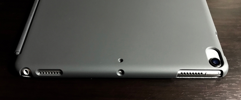 iPad-pro-10.5-with-andmesh-basic-case-AMBSD201-CGR上面