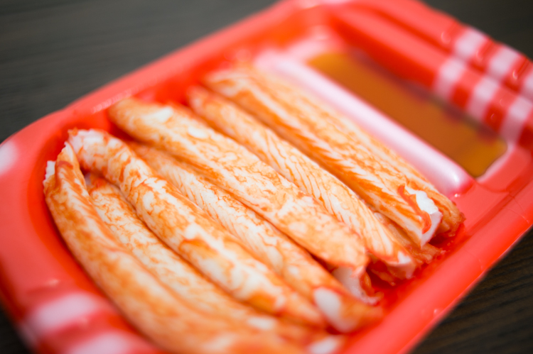 イオンで見つけたカニみたいだけどカニじゃない ほぼカニ 色んな調理法で食べて見た マグカメラ