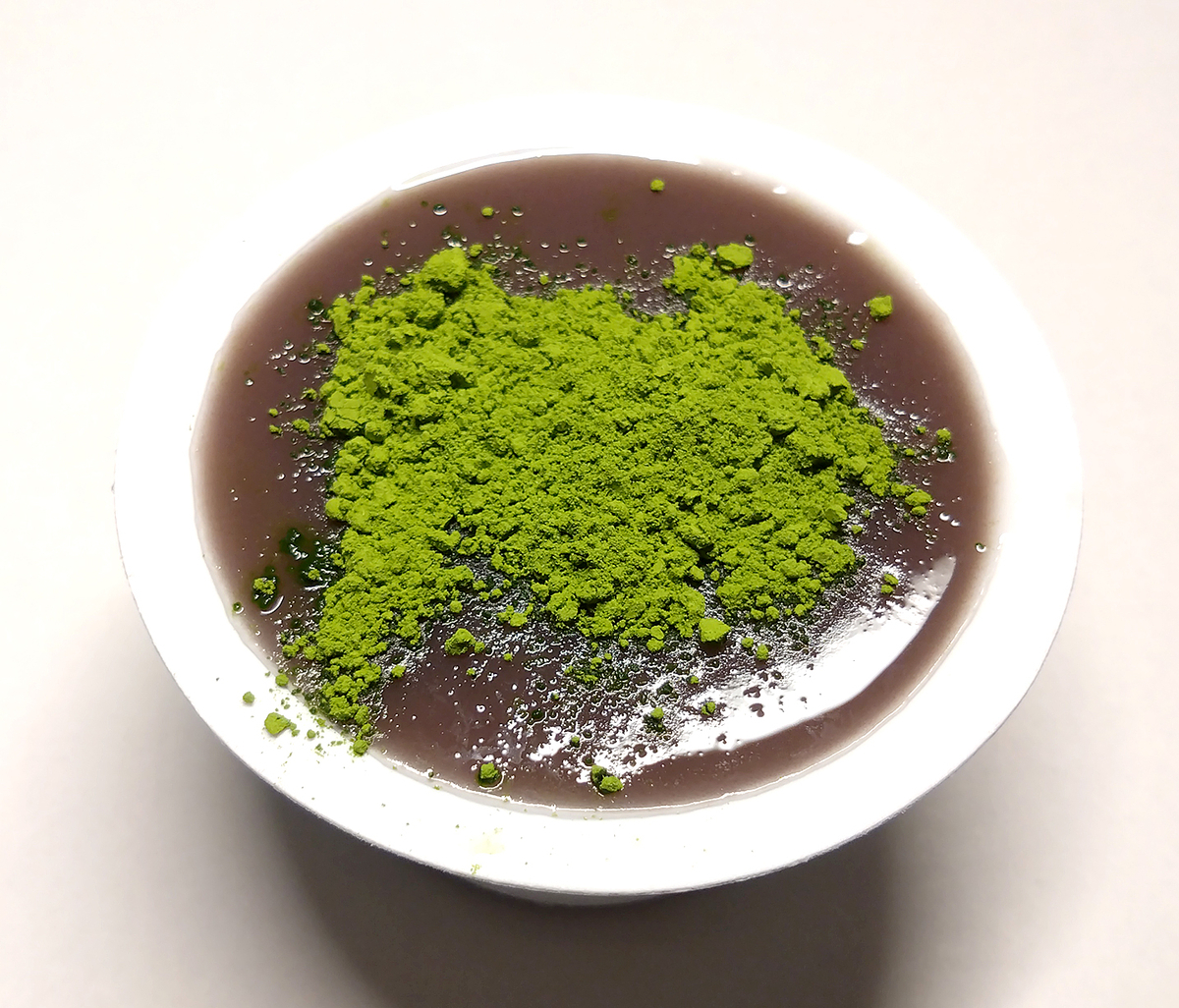 実食レビュー】抹茶をかけて食べる斬新な水羊羹。『たねや』の「本生