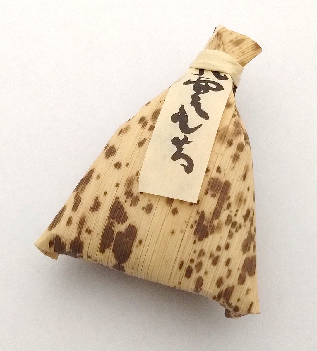 実食レビュー】有名人もおすすめ。カシューナッツ入りの柔らかなお餅