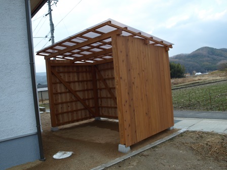木の自転車置き場 四季折々を暮らす 木の自転車置き場 四季折々を暮らす