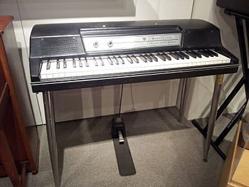 電子ピアノエレピアン CLP875B.jpg