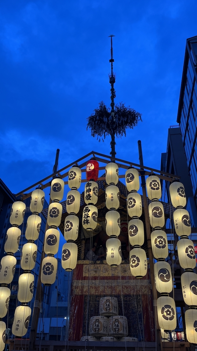 宵山を待つ夜の山鉾