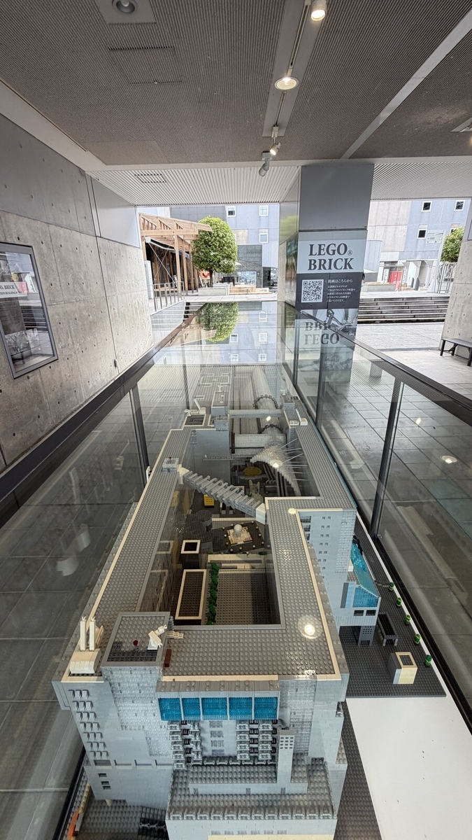 レゴ京都駅ビル模型を端から見たところ