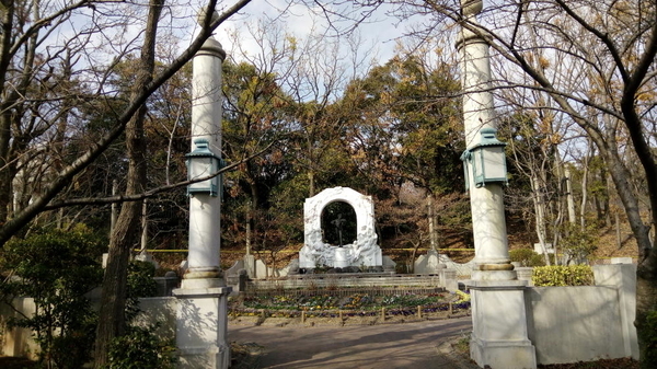 花博記念公園鶴見緑地の国際庭園でミニ世界巡り 老朽廃墟化 倒木等でほぼ立入禁止だった 大阪府大阪市鶴見区 シマのブログ 花博記念公園鶴見緑地の国際庭園でミニ世界巡り 老朽廃墟化 倒木等でほぼ立入禁止だった 大阪府大阪市鶴見区 シマのブログ