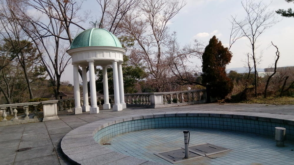 花博記念公園鶴見緑地の国際庭園でミニ世界巡り 老朽廃墟化 倒木等でほぼ立入禁止だった 大阪府大阪市鶴見区 シマのブログ 花博記念公園鶴見緑地の国際庭園でミニ世界巡り 老朽廃墟化 倒木等でほぼ立入禁止だった 大阪府大阪市鶴見区 シマのブログ