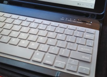 タブレット用bluetoothキーボードと角度自在手帳型タブレットカバー と 子どもの学習用タブレットとしてのipad 知らなかった 日記