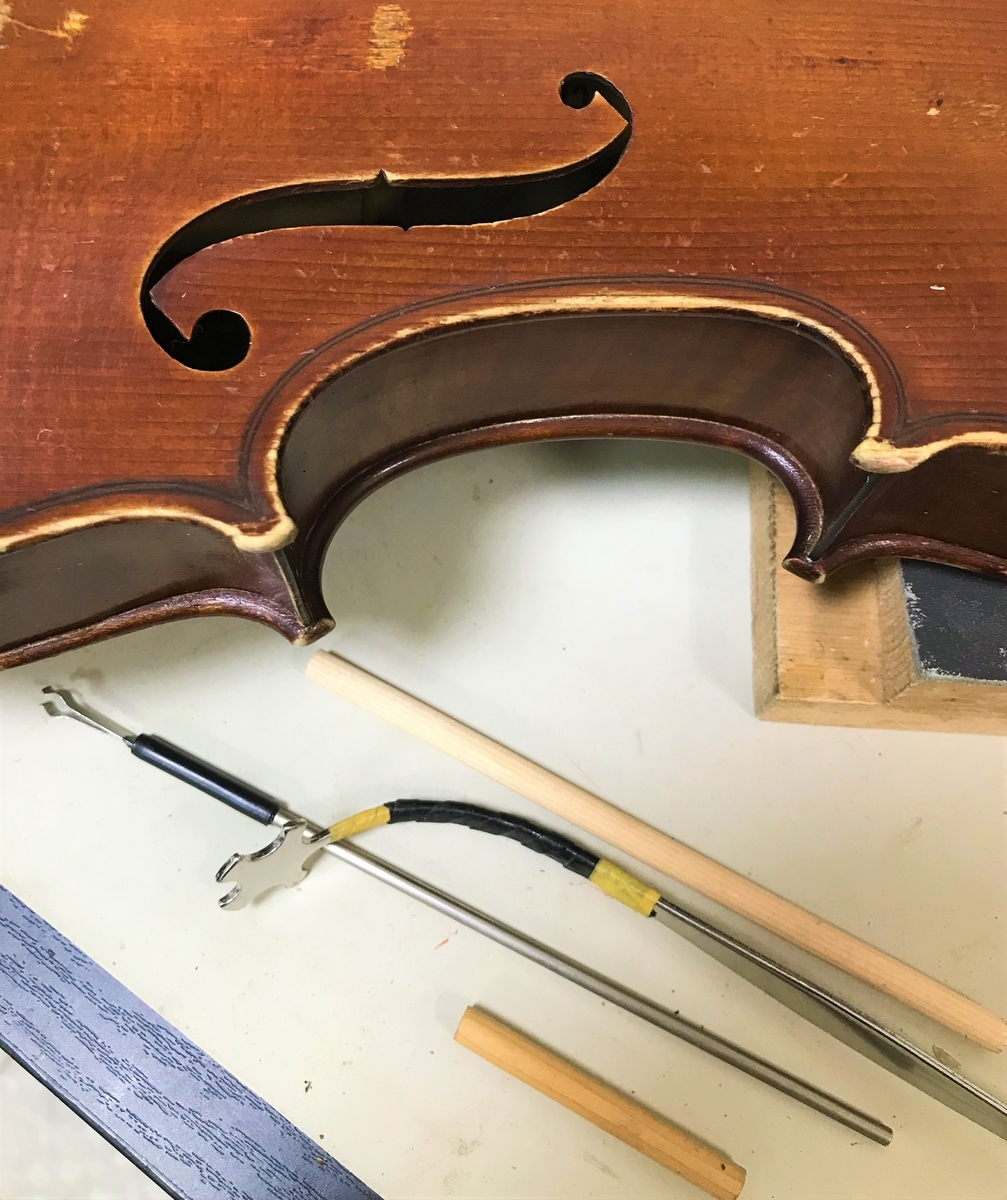 コントラバス内部の”魂柱（こんちゅう）”とはどんなもの？ - BASSLAND