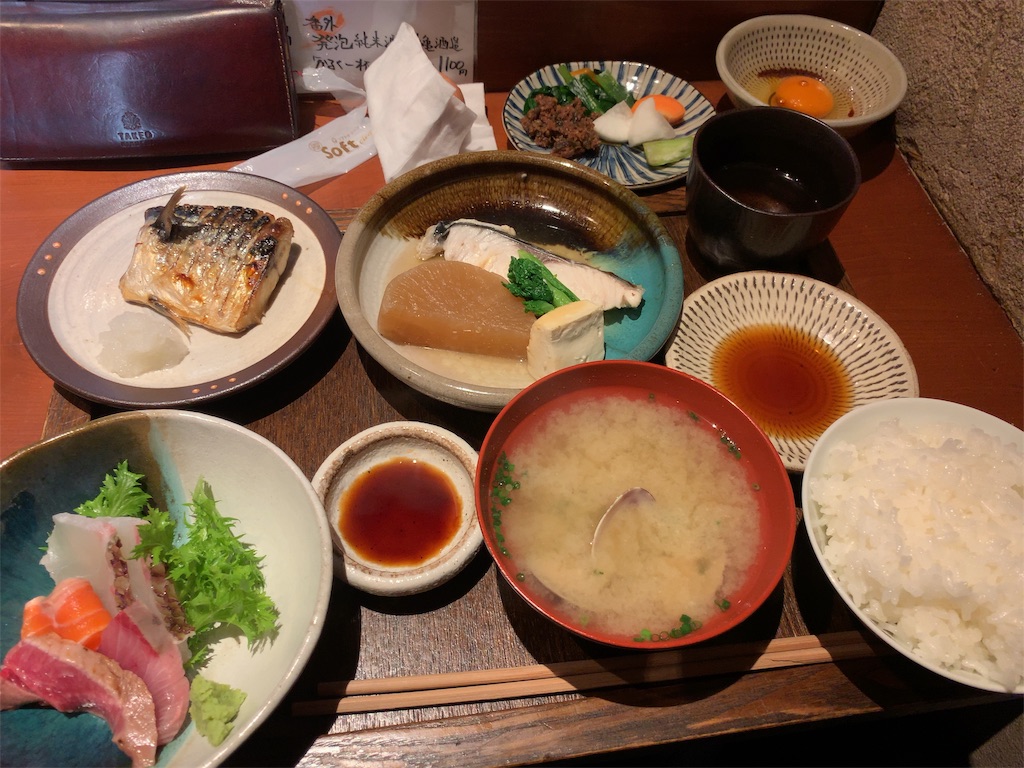 ブリとマグロとサーモンのさランチ