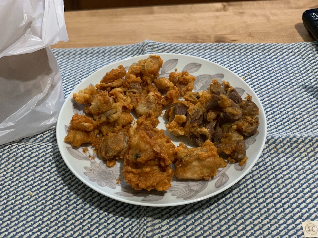 肉の伊藤の揚げたての砂ズリとももみと鳥かわ
