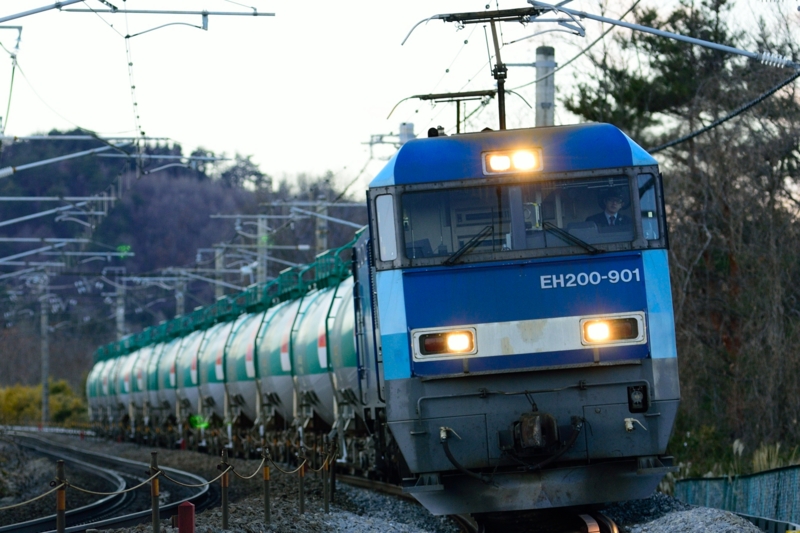 穴山－新府_2084レ_EH200-901号機（高崎）+タキ13B