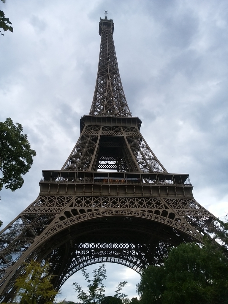 フランス旅行1706 エッフェル塔で階段地獄 2日目 新橋ol ときどき旅 日記