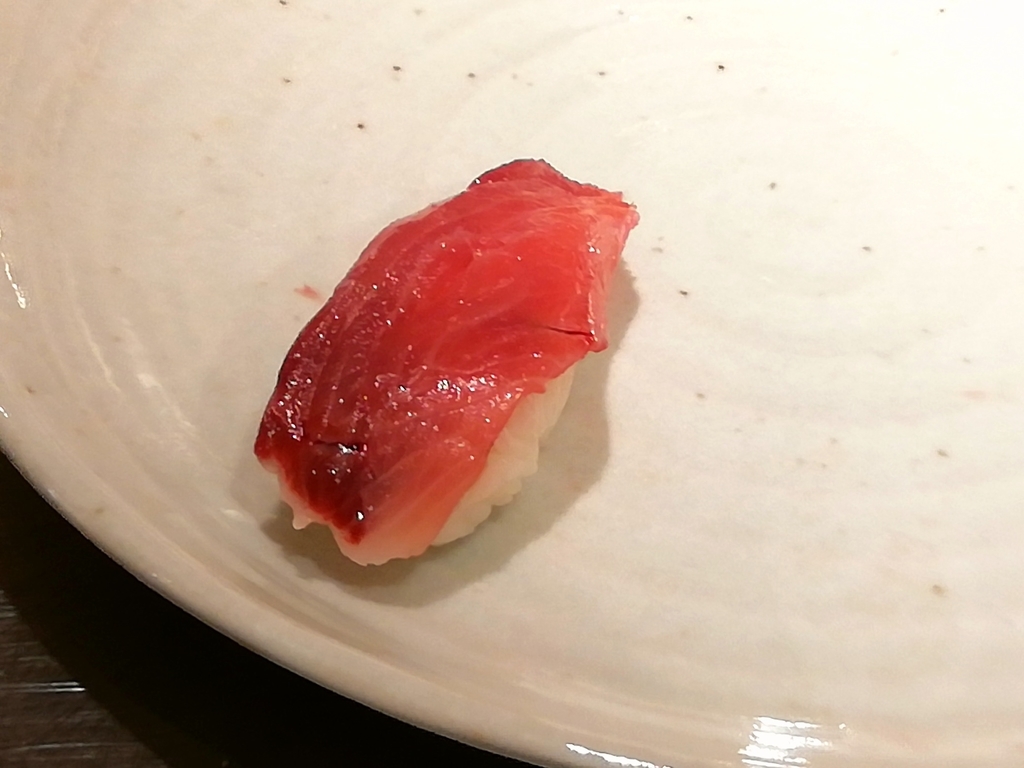 鮨。佐藤シェフが目の前で握ってくれる。